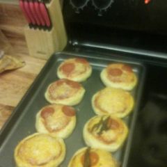 A picture of Easy Mini Pizzas.