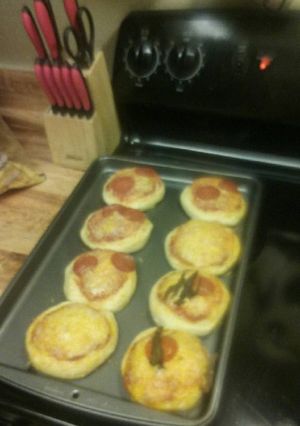 A picture of Easy Mini Pizzas.