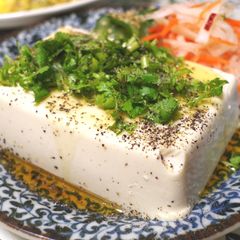 A picture of HIYAYAKKO with salty coriander and sesame oil.