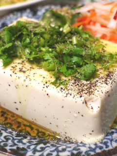 A picture of HIYAYAKKO with salty coriander and sesame oil.