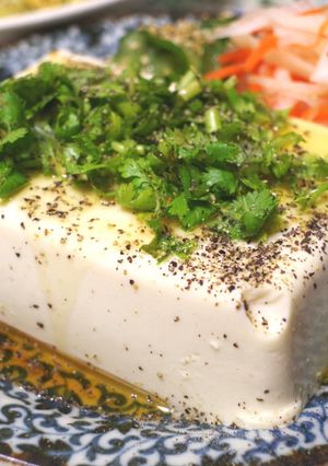 A picture of HIYAYAKKO with salty coriander and sesame oil.