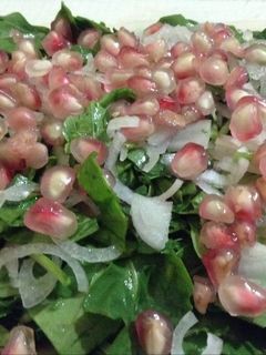 صورة لوصفة سلطة الجرجير بالرمان 😋❤️