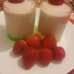 A picture of Banana & strawberries smoothie recipe.