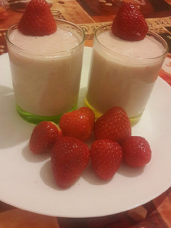 A picture of Banana & strawberries smoothie recipe.
