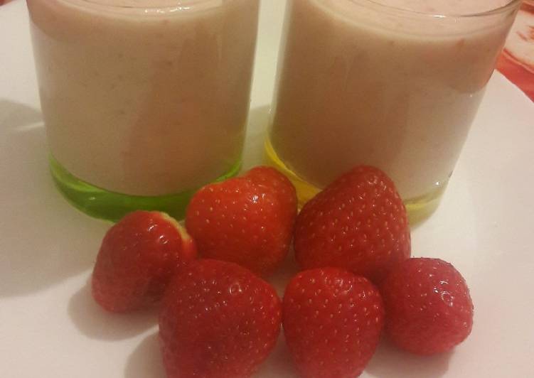 Recipe: Tasty Banana & strawberries smoothie recipe