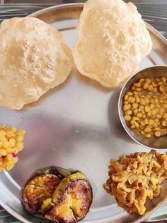 লুচি (Luchi recipe in Bengali) রেসিপির প্রধান ছবি