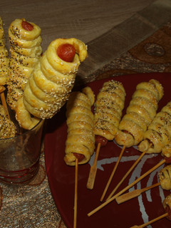 Φωτογραφία της συνταγής "Corn" dogs με λωρίδες σφολιάτας