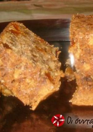 A picture of Cake with apricots and walnuts.