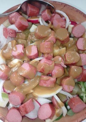 Una foto de Ensalada Bratwurst Ligera