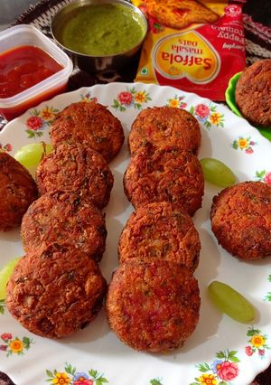 लेफ्टओवर छोले ओट्स वेज कटलेट (Left over chole oats veg cutlet recipe in Hindi) रेसिपी मुख्य फोटो
