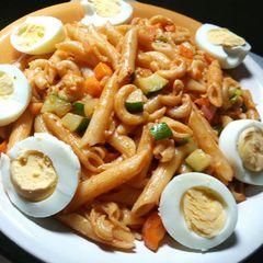 A picture of Pasta Boronia with egg and vegetables.