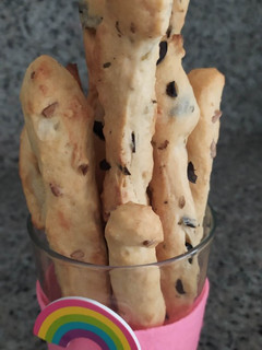 Una foto de Bastones con pipas Bastones con Olivas negras