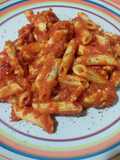 Macarrones con salsa picante de pollo y tomate con thermomix