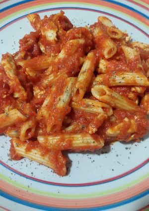 Foto principal de Macarrones con salsa picante de pollo y tomate con thermomix