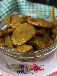 ગુવાર ઢોકળી (Guvar Dhokli Recipe In Gujarati) રેસીપી મુખ્ય ફોટો