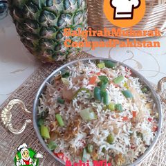 A picture of Chinese Egg and Veg Fried Rice.