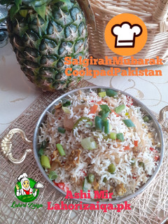 A picture of Chinese Egg and Veg Fried Rice.