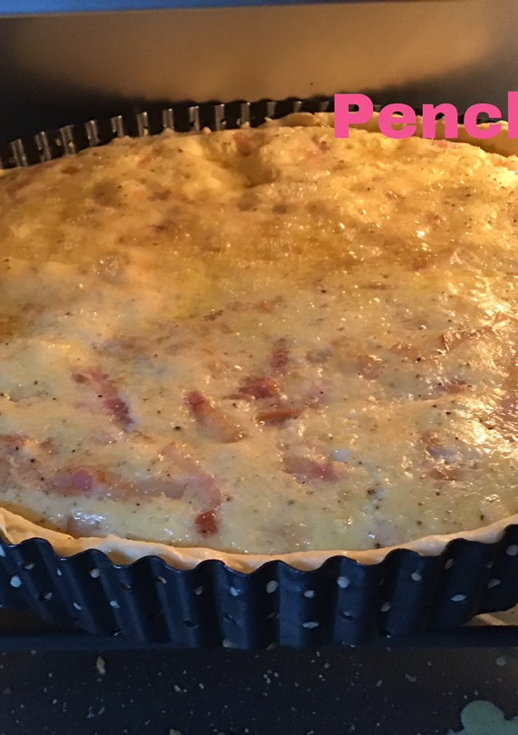 Una foto de Quiche de atún y bacon ahumado, en molde perforado
