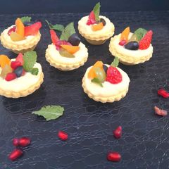 A picture of Fruit Tarts.