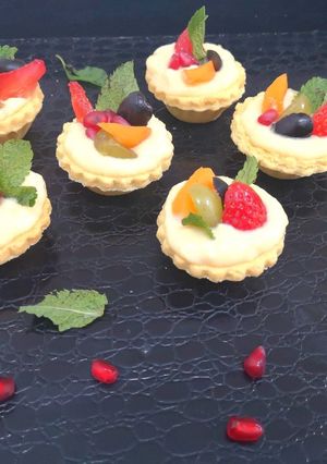 A picture of Fruit Tarts.