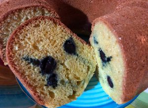 Una foto de Budín de naranja con berries