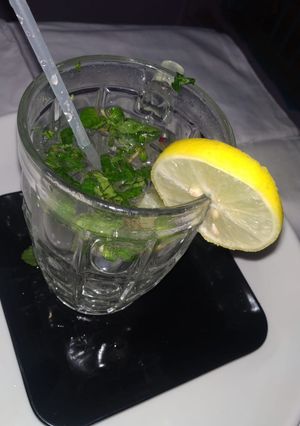 A picture of Mojito lemon mint mocktail.