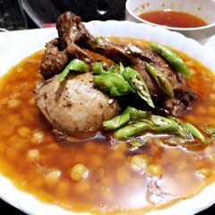 A picture of Murgh Chanay dhaba style.