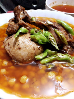 A picture of Murgh Chanay dhaba style.