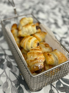 Una foto de Croissants rellenos de Nutella y Kinder