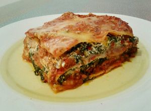 Una foto de Lasagna de espinaca y carne