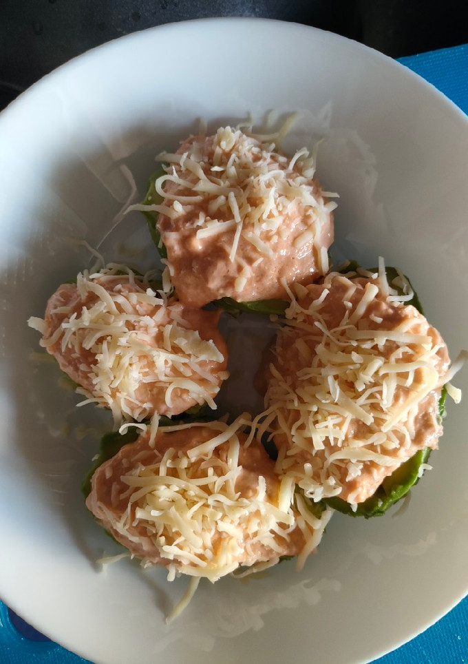 Una foto de Aguacates rellenos de atún y huevo