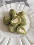 Gnocchi di lattuga ripieni di ricotta e salmone