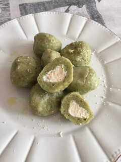 Foto di Gnocchi di lattuga ripieni di ricotta e salmone