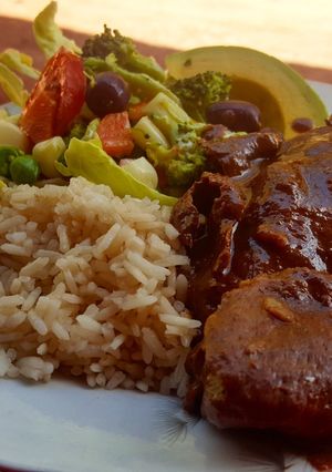 Una foto de Almuerzo de corazón de vaca con arroz a la coca-cola