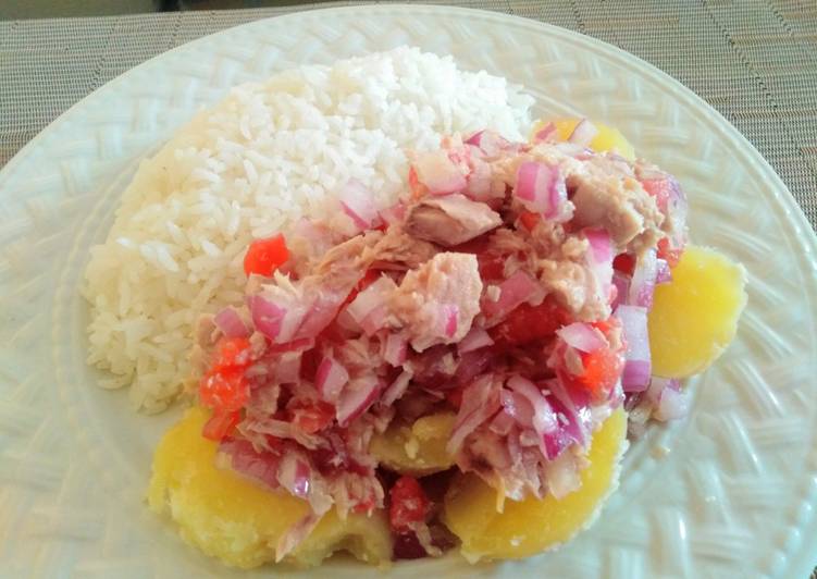 Atún con arroz y papas sancochadas 👍🇵🇪