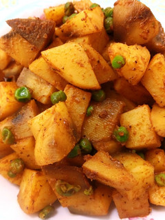 炒咖哩薯角(有續篇:咖哩雞肉燉飯) 的食譜成品照片