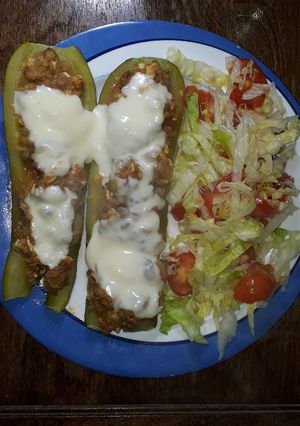 Una foto de Zucchini relleno