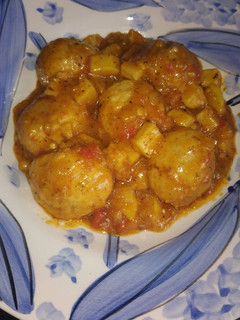Una foto de Albóndigas de pollo estofadas