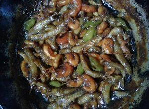 Hình của món Tôm cá kho nghệ.