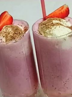 स्ट्रॉबेरी मिल्कशेक- Strawberry Milkshake recipe in Hindi ) रेसिपी मुख्य फोटो