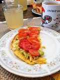 Loncha de huevos con aguacate