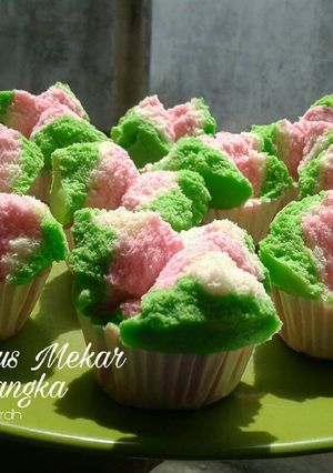 Foto resep Bolu Kukus Mekar Semangka (antigagal, praktis, dan ngakak)