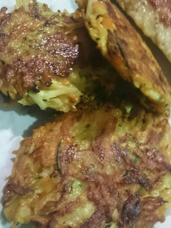 A picture of Vegie mix spider fritters.
