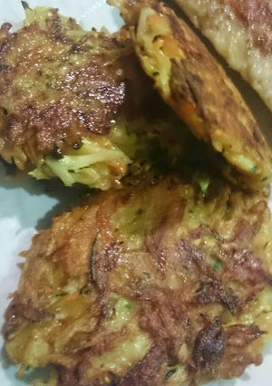 A picture of Vegie mix spider fritters.