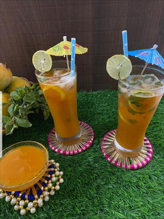 મેંગો આઇસ ટી (Mango Ice Tea Recipe In Gujarati) રેસીપી મુખ્ય ફોટો