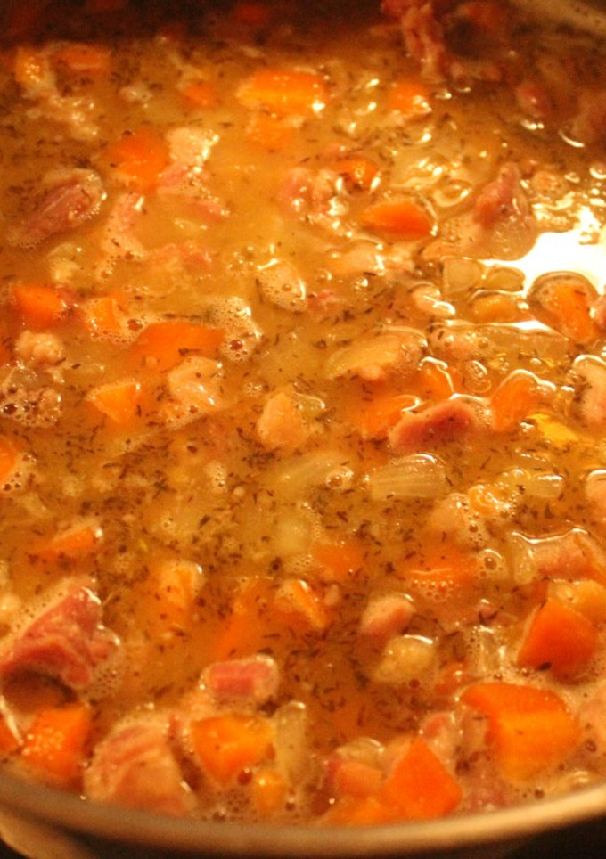 Una foto de Sopa de arvejas pal yugo mañana para la cena laboral de los trocua