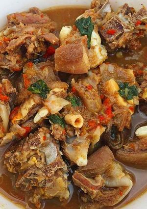 A picture of Cow leg peppersoup.