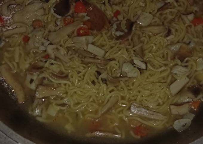 Ini dia! Bagaimana cara membuat Resep masak Jamur barat mix mie sedap kuah yang lezat