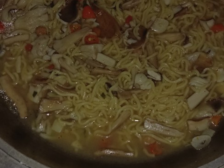 Ini dia! Bagaimana cara membuat Resep masak Jamur barat mix mie sedap kuah yang lezat