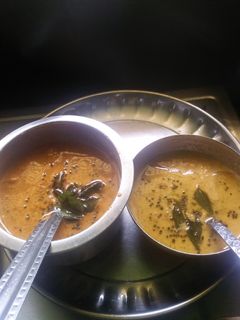 தக்காளி சட்னி (Thakkali chutney recipe in tamil) செய்முறை முக்கிய புகைப்படம்